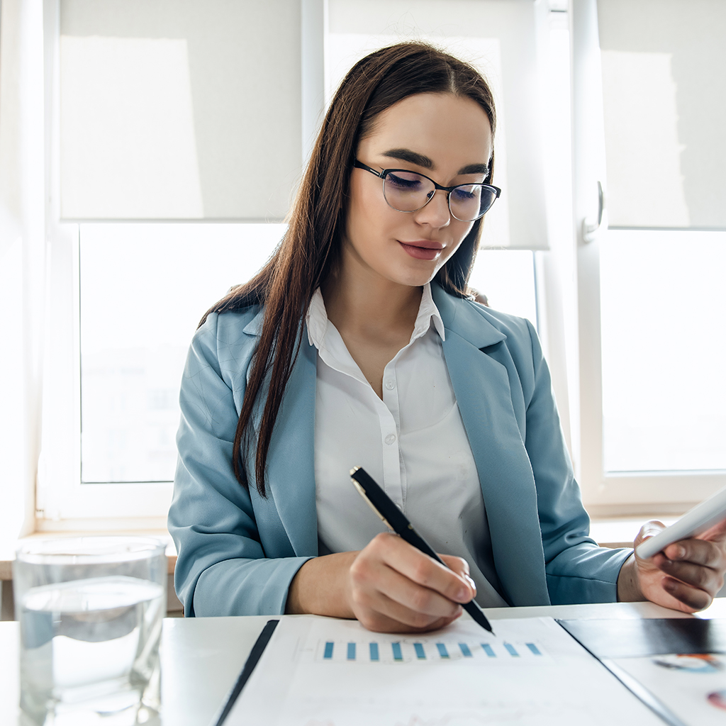 Impulsa tu carrera en el área administrativa: Capacítate en contabilidad y recursos humanos